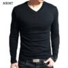 Camiseta de manga larga elástica para hombre, camisa de Lycra y algodón con cuello en V, ropa de marca, 2021 MODA HOMBRE Ropa casual hombre homo.cat https://homo.cat/product/camiseta-de-manga-larga-elastica-para-hombre-camisa-de-lycra-y-algodon-con-cuello-en-v-ropa-de-marca-2021/