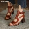 Sandalias de piel auténtica para mujer, zapatos con punta abierta, estilo romano, tacones altos, hebilla de moda, zapato de gladiador para mujer, novedad de verano 2021 CALZADO Zapatos y botas mujer homo.cat https://homo.cat/product/sandalias-de-piel-autentica-para-mujer-zapatos-con-punta-abierta-estilo-romano-tacones-altos-hebilla-de-moda-zapato-de-gladiador-para-mujer-novedad-de-verano-2021/
