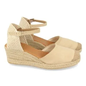 Zapatos, zapatillas,Con diferentes diseños ,productos De fabricación nacional