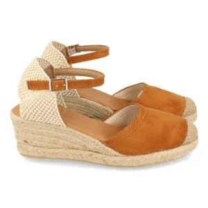 Zapatos, zapatillas,Con diferentes diseños ,productos De fabricación nacional